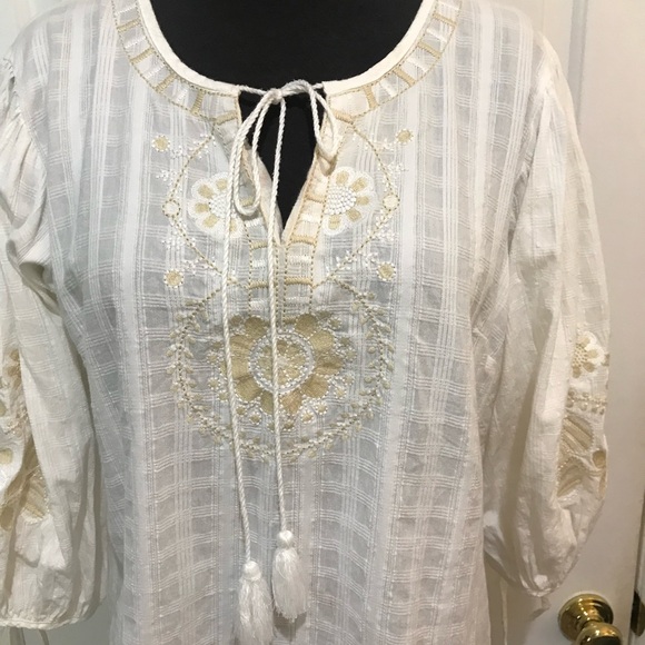 Solitaire Embroidered Puff Sleeve Blouse - Picture 3 of 9